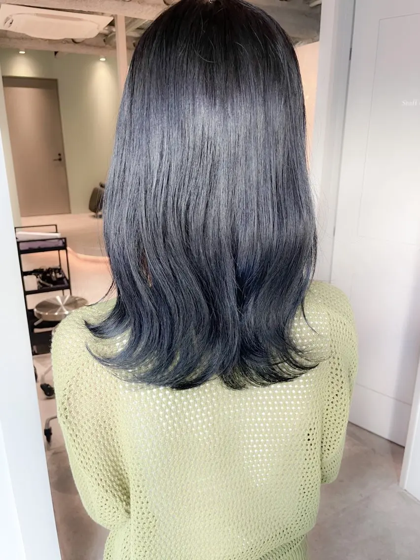 ミディアム カラー ダークグレー ヘアカラー トリートメント ✨ブリーチなし透明感 池袋 水野のヘアスタイル