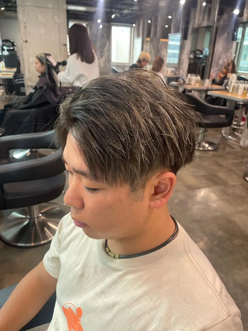 メンズ メンズハイライト カット ヘアカラー メンズ特化美容師 💠チナツのヘアスタイル