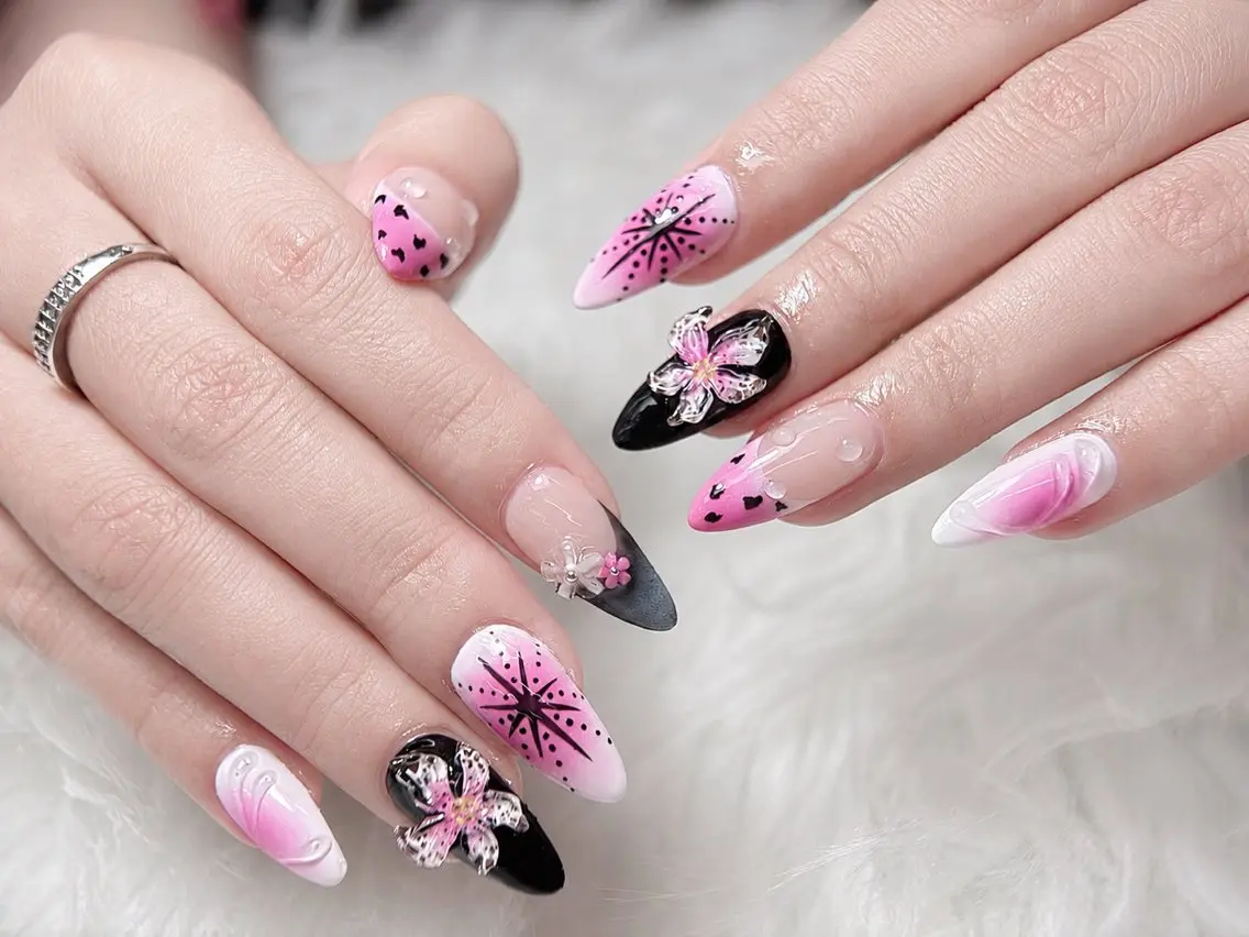 ネイル AURA NAIL 上前津のネイルデザイン