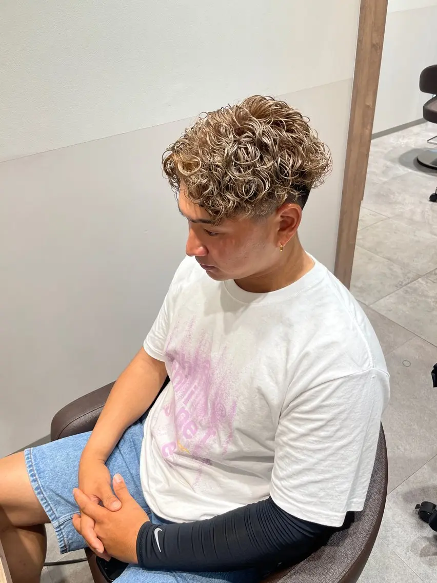 パーマ メンズ メンズハイトーン メンズパーマ カット ヘアカラー パーマ 熊本メンズパーマ/ 飽田 優人のヘアスタイル