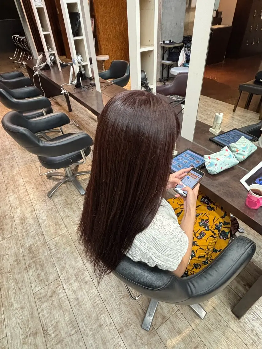 カラー 岡本 大吉のヘアスタイル