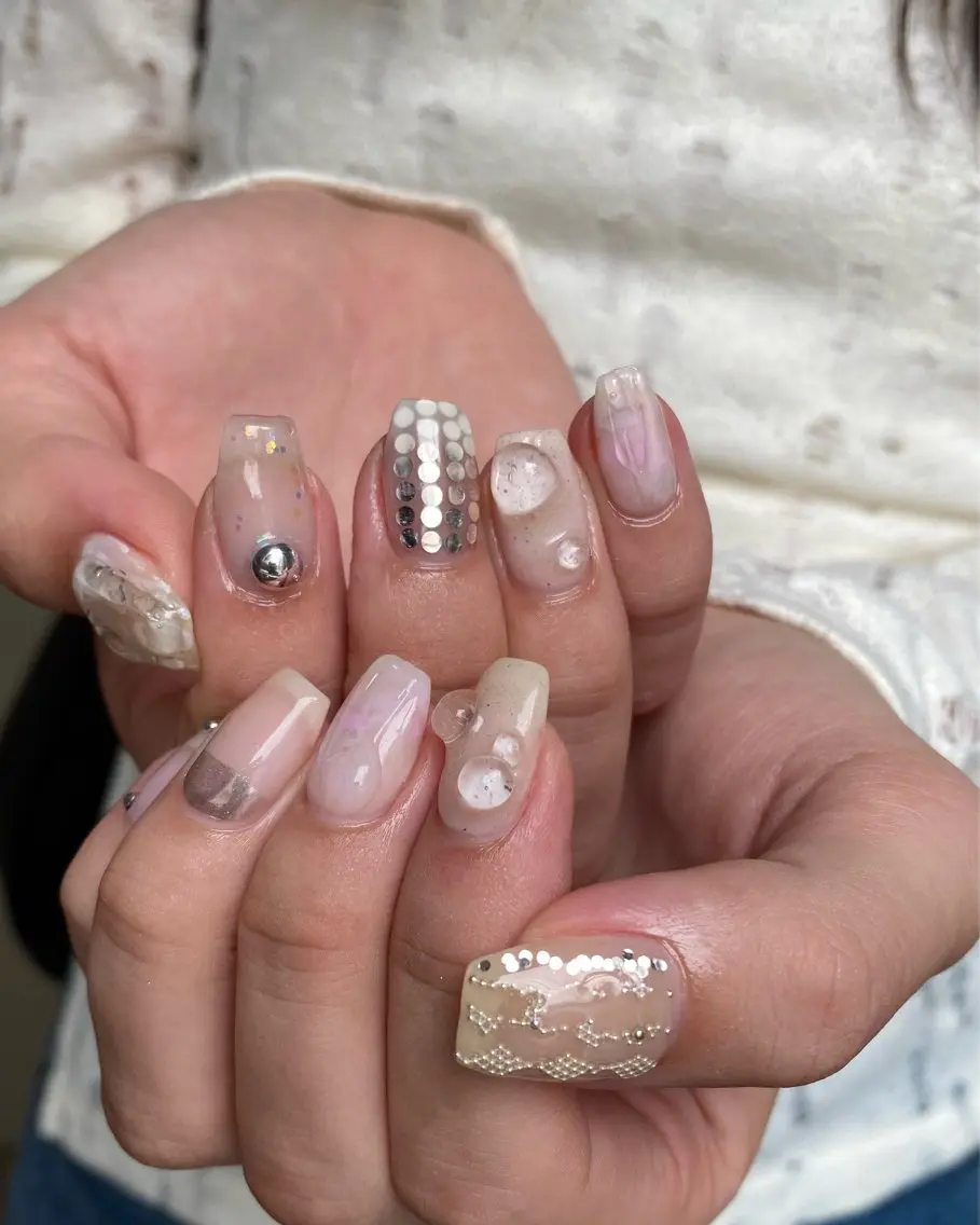 ネイル 成人式 フラッシュネイル フレンチネイル ガーリー キラキラネイル ハンドネイル 草加ニュアンスネイル 🌚hersのネイルデザイン