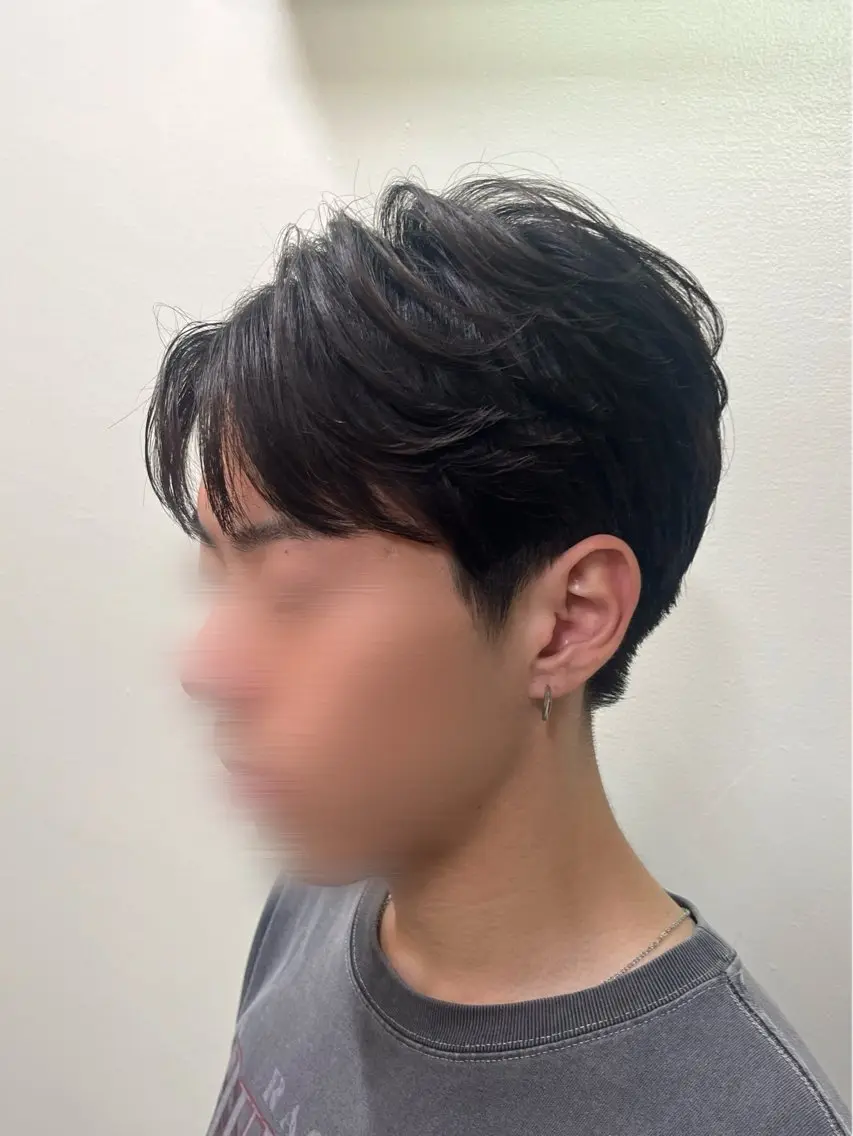 ショート パーマ メンズ カルマパーマ メンズパーマ カット パーマ 韓国メンズヘア/ 毛流れヘア　須田龍世のヘアスタイル