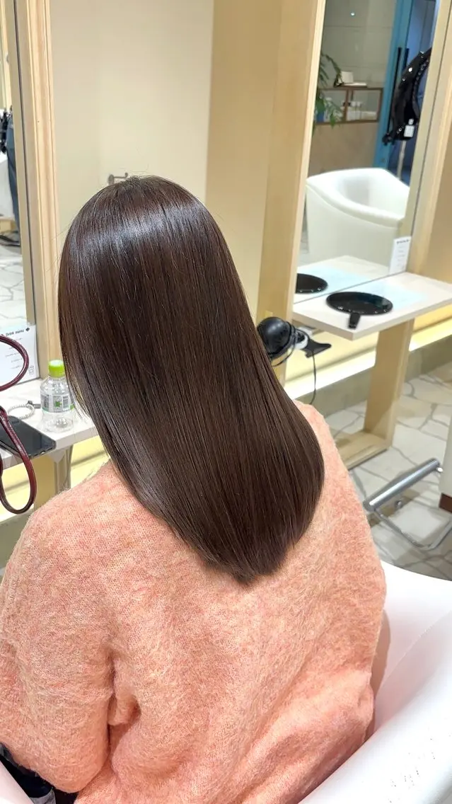 セミロング カラー カット ヘアカラー 大石 陽菜のヘアスタイル