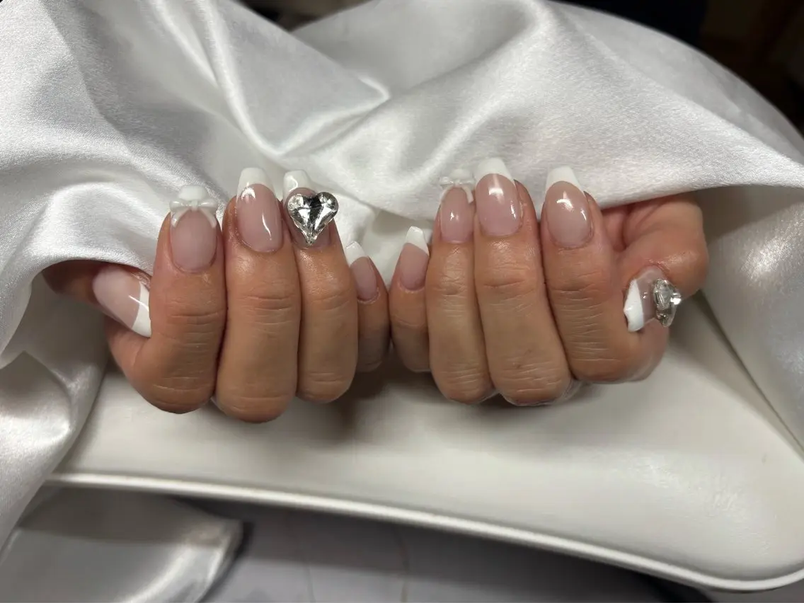 ネイル フレンチネイル ハンドネイル フットネイル 門真市ネイルサロン♡ KUMI.HANAのネイルデザイン
