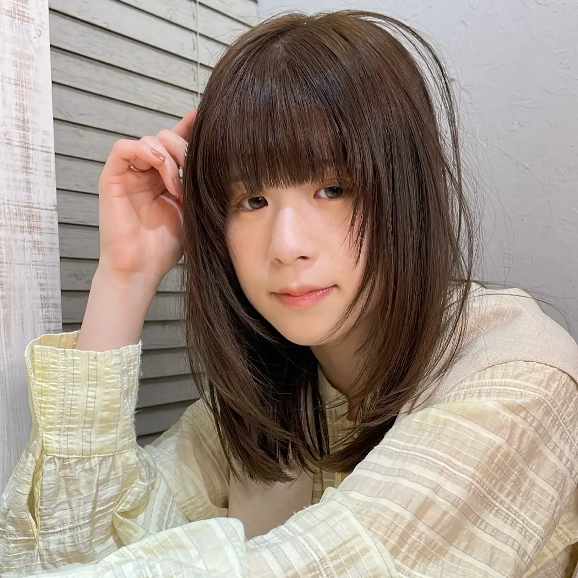 ミディアム 日下 まゆきのヘアスタイル