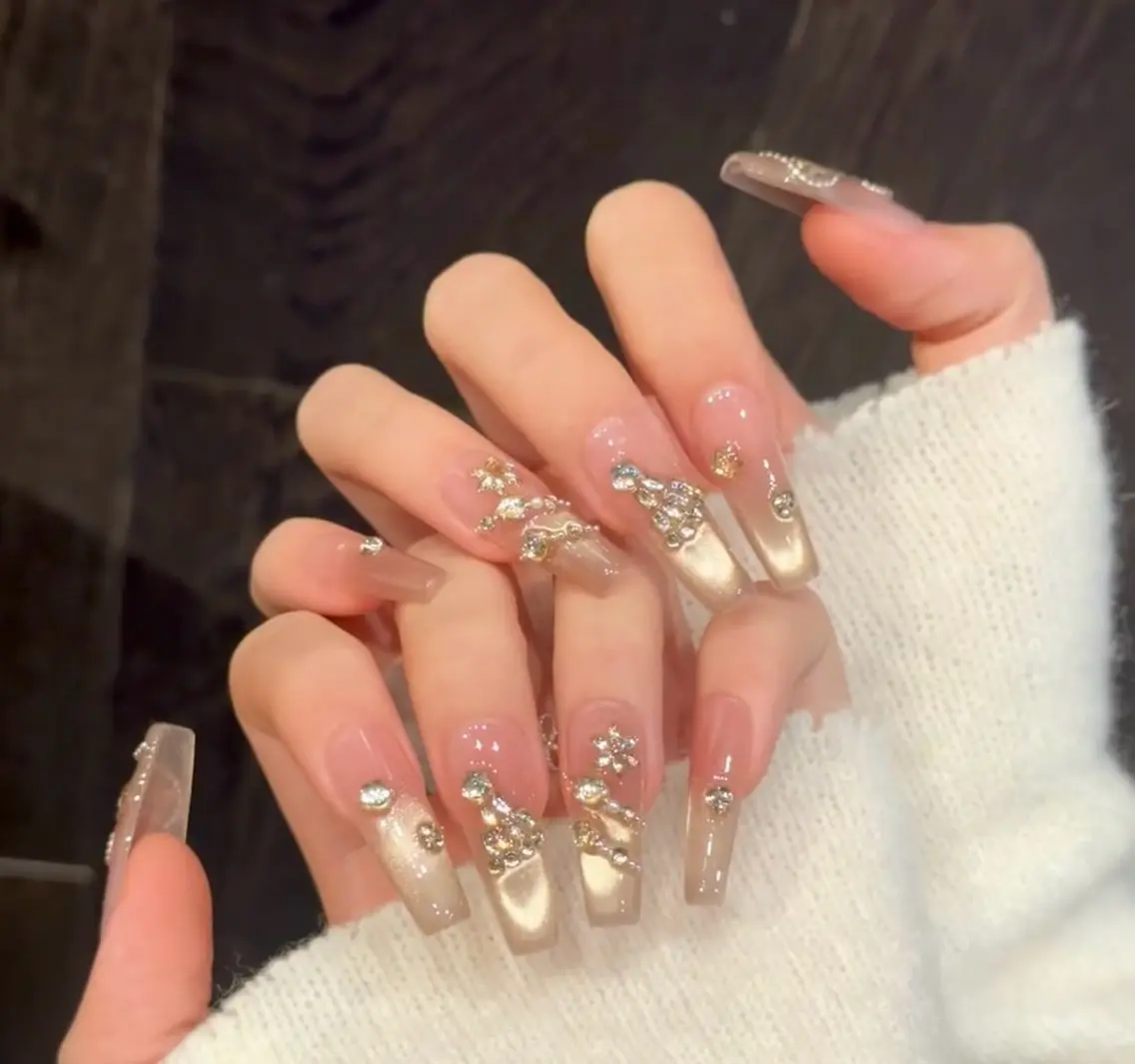 ネイル ゴールド キラキラネイル 韓国ネイル ラメ(グリッター) ロングネイル Yoxie Nailのネイルデザイン
