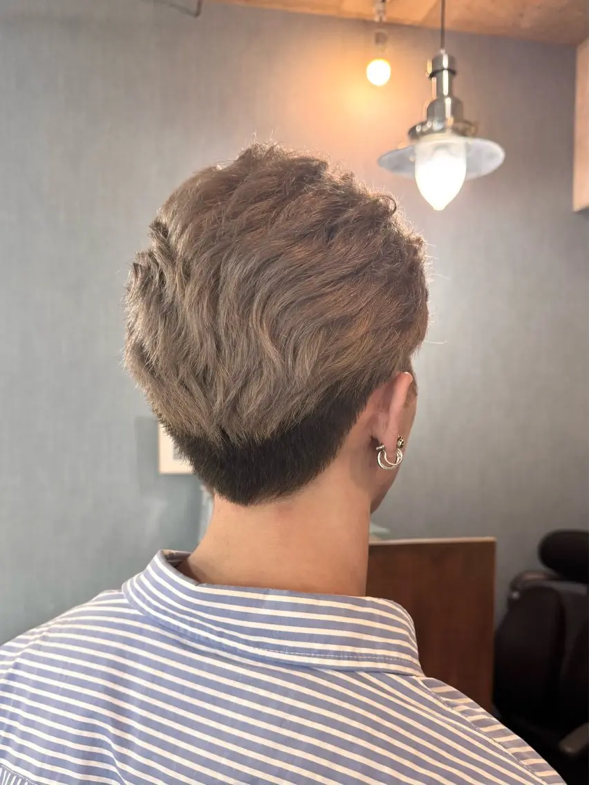 ショート カラー ベージュカラー ブリーチ ハイトーンカラー ハイトーンベージュ Life Nagiのヘアスタイル