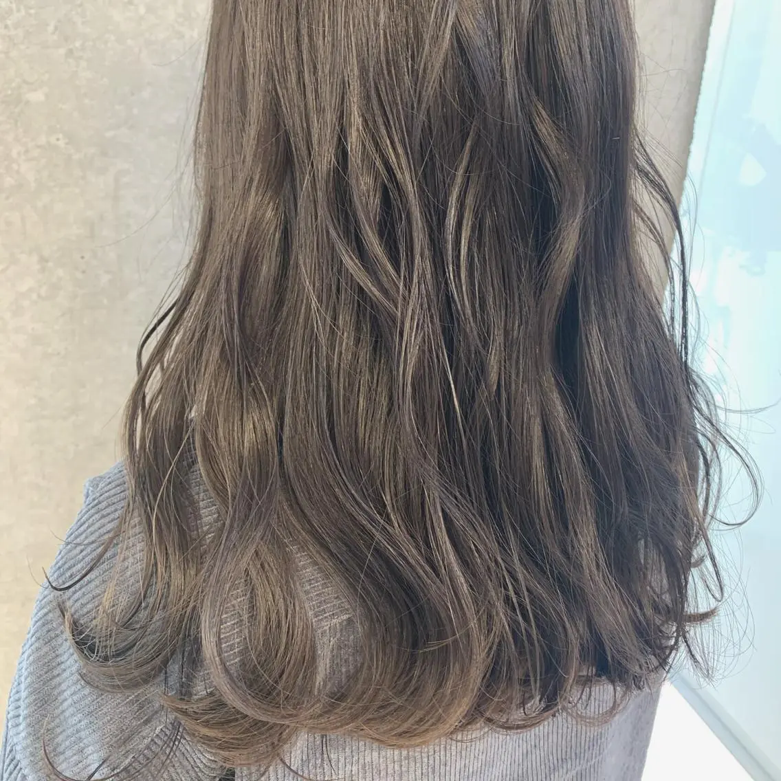 ロング カラー グレージュ オリーブグレージュ オリーブグレー 梅本 有希のヘアスタイル