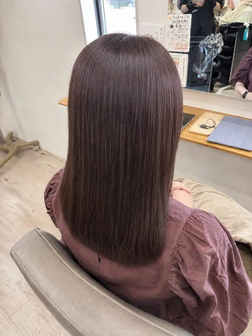ミディアム ピンクブラウン ヘアカラー ちほ/顔周りレイヤー /ベージュカラーのヘアスタイル
