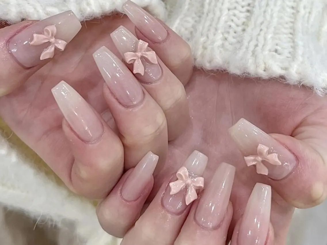 ネイル アートネイル ガーリー マグネットネイル 持ち込み 🤎mini 🤍可愛らしいネイルのネイルデザイン