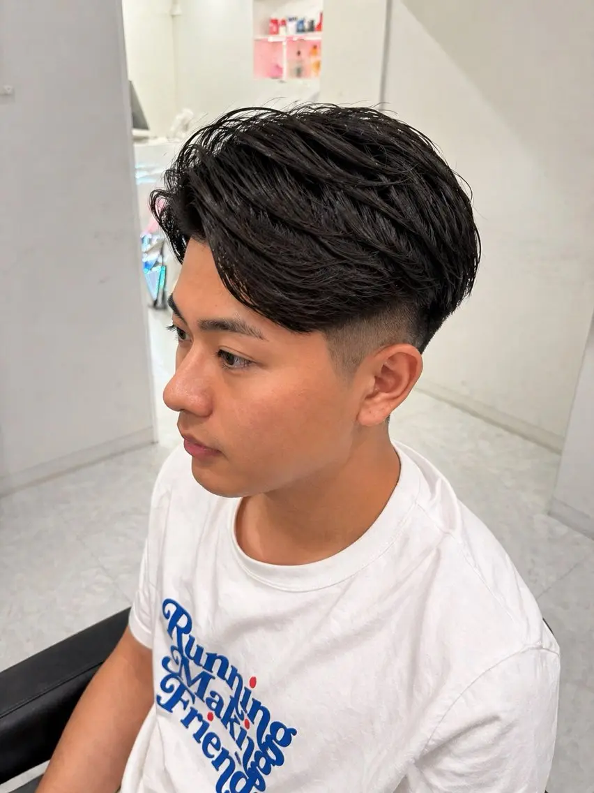 ショート パーマ メンズ カット パーマ トリートメント ヘアセット センターパート/毛 流れ/パーマ特化のヘアスタイル