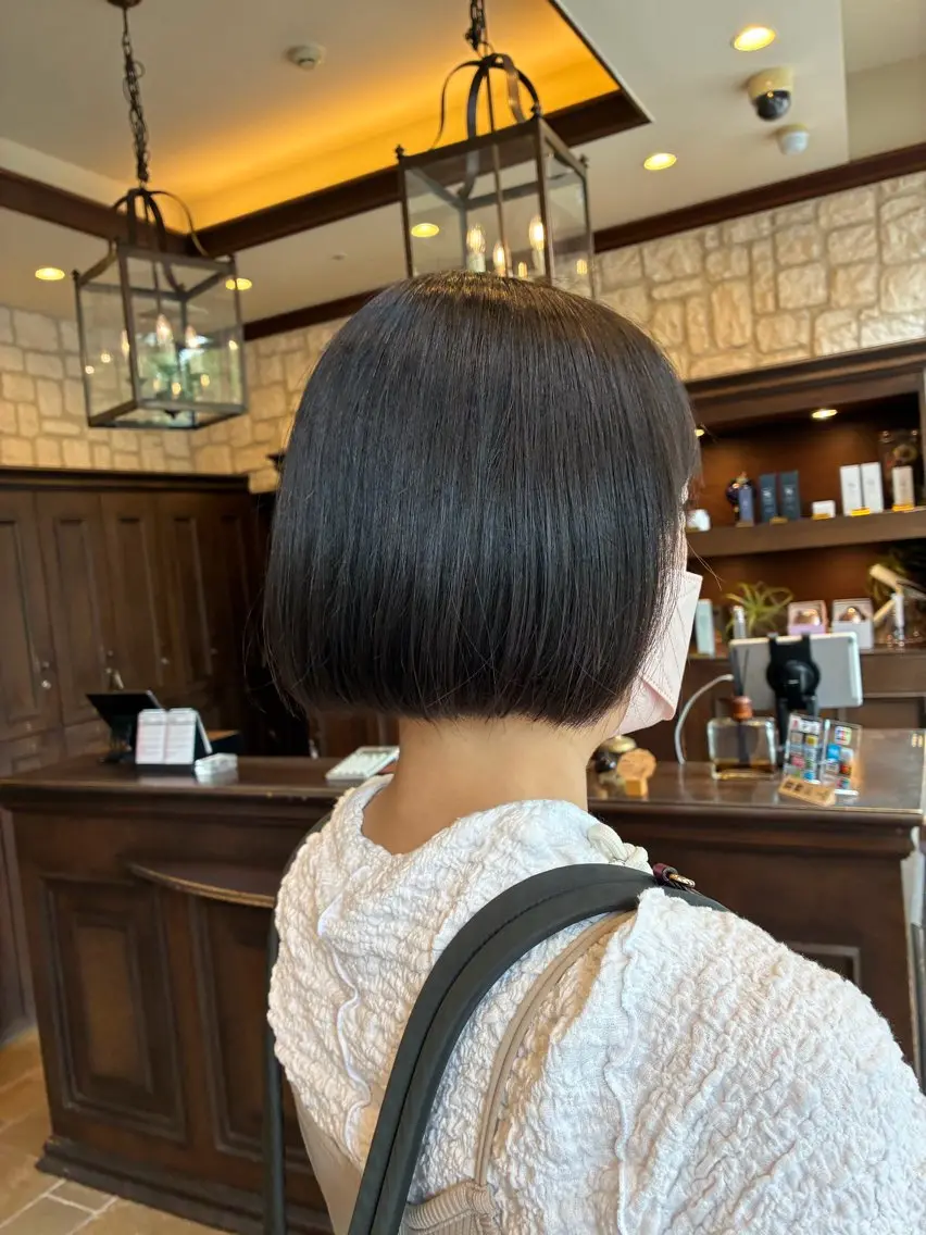 ミディアム ボブ 縮毛矯正／艶カラー アオキタイキのヘアスタイル