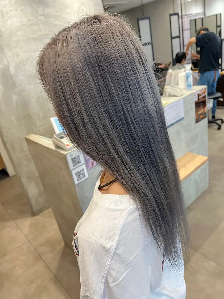 ロング カラー シルバー ヘアカラー ブランシェ小幡駅前店 森樹のヘアスタイル