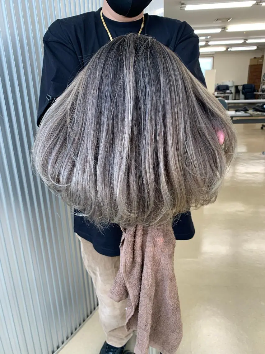 【カラー写真モデル】エアタッチ（2ケアブリーチ）＋オンカラー＋髪質改善 トリートメント　（バレイヤージュ）の写真