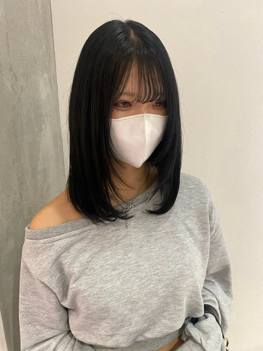 セミロング カット ヘアカラー いとう ほのかのヘアスタイル