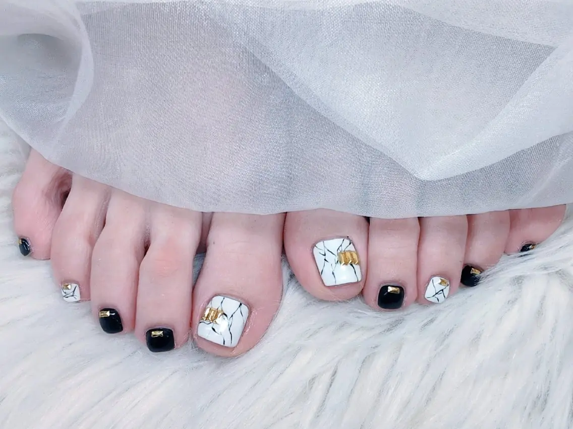 ネイル 長さ出し ジェルネイル キラキラネイル ラメ(グリッター) ニュアンスネイル Chouette Nailのネイルデザイン