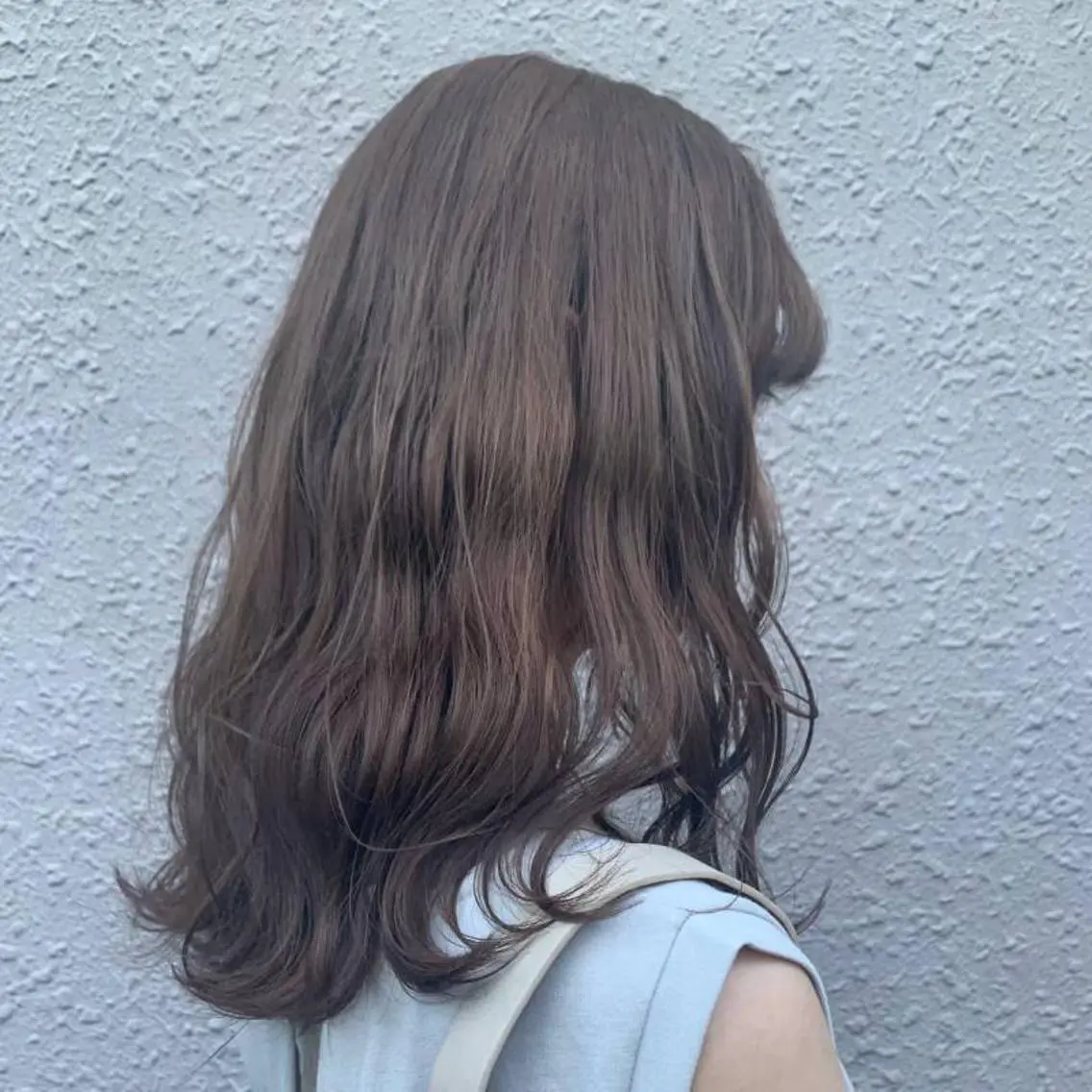 ミディアム カラー ヘアアレンジ ミディアムパーマ アクアカラー ダブルカラー グラデーションカラー ハイライトカラー カット ヘアカラー トリートメント Luana / 公式 / 大通のヘアスタイル