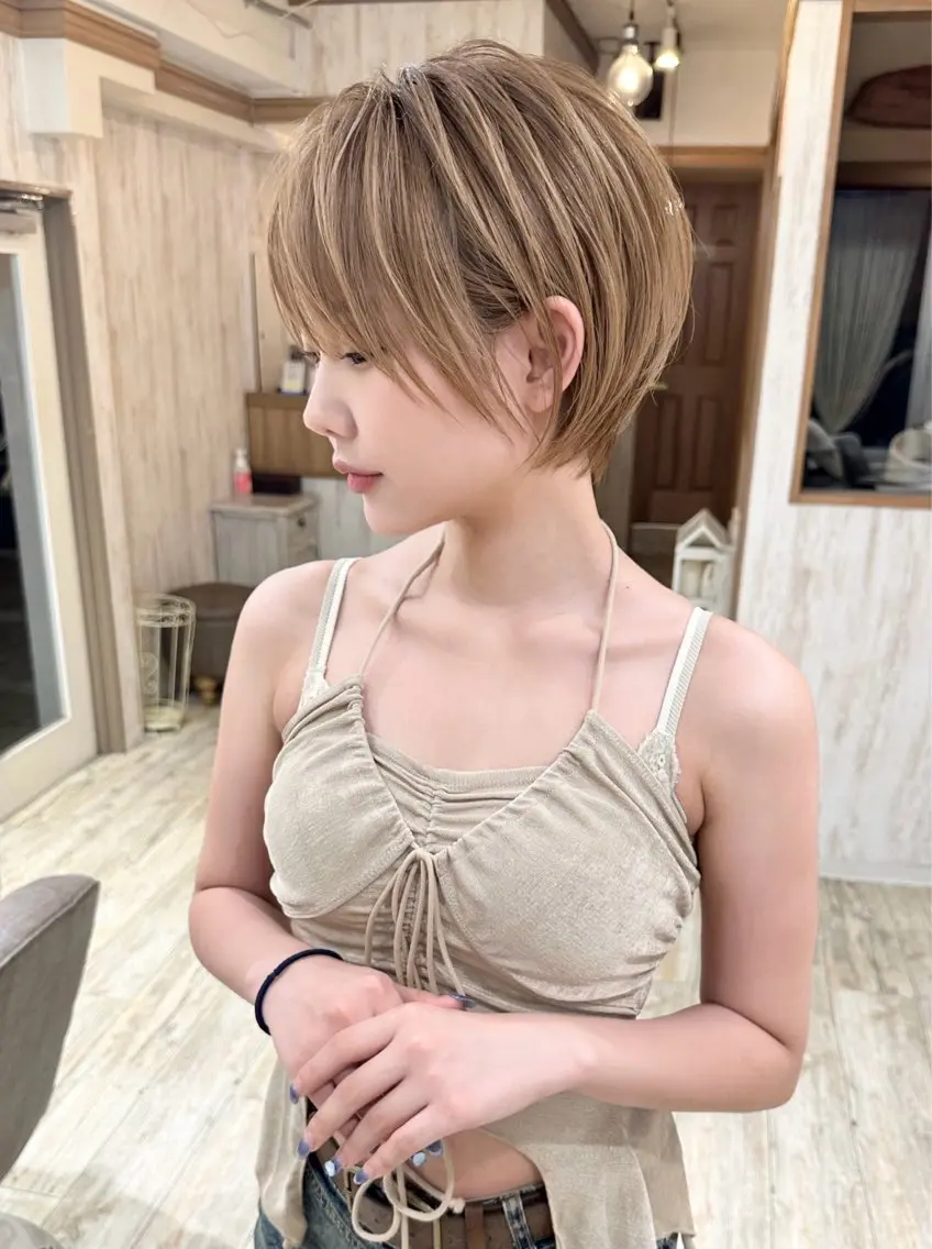ショート カット ヘアカラー おのだ あやなのヘアスタイル