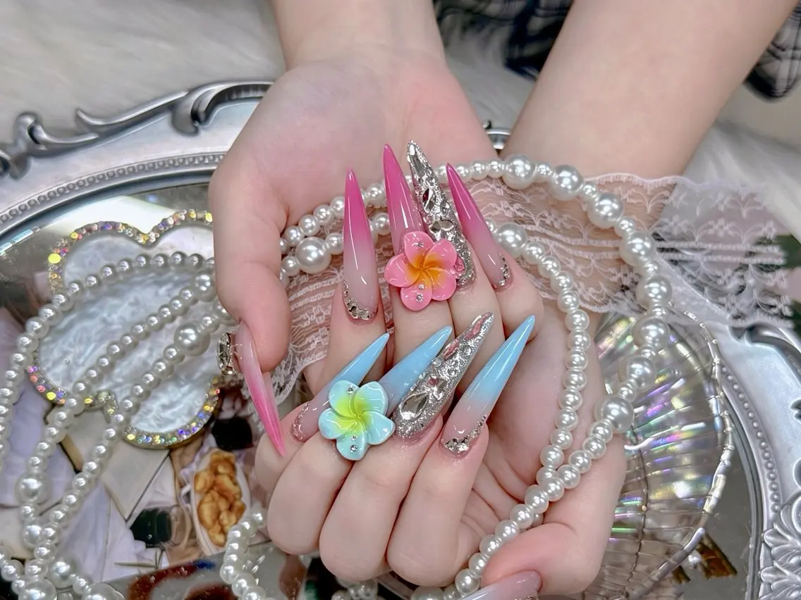ロング 韓国風ヘア ハンドネイル Rola kira 麗のネイルデザイン