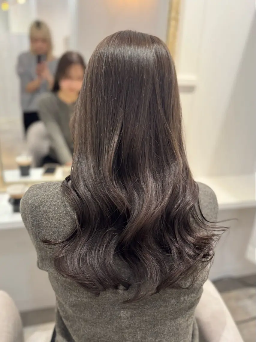 ロング カラー アッシュ アッシュブラウン ベージュカラー 黒髪 ブリーチ 赤み無し柔らかカラー 【梅田】madokaのヘアスタイル