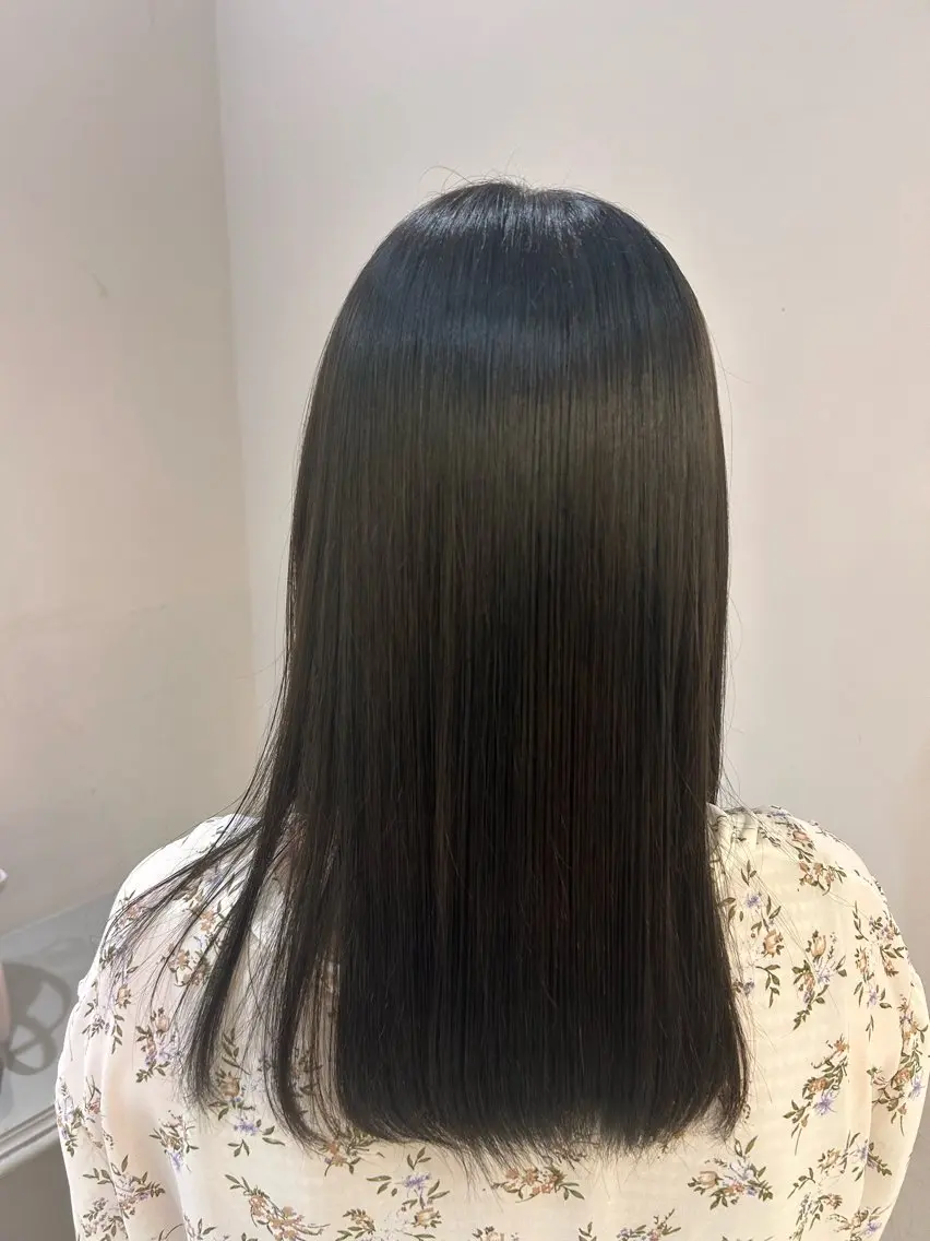 【当日予約可👌】艶のでる白髪染め✨️ (リタッチのみ)➕サラツヤトリートメント(無料!!)の写真
