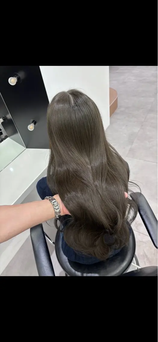 セミロング カット ヘアカラー トリートメント オリーブカラー 特化　　kaiのヘアスタイル