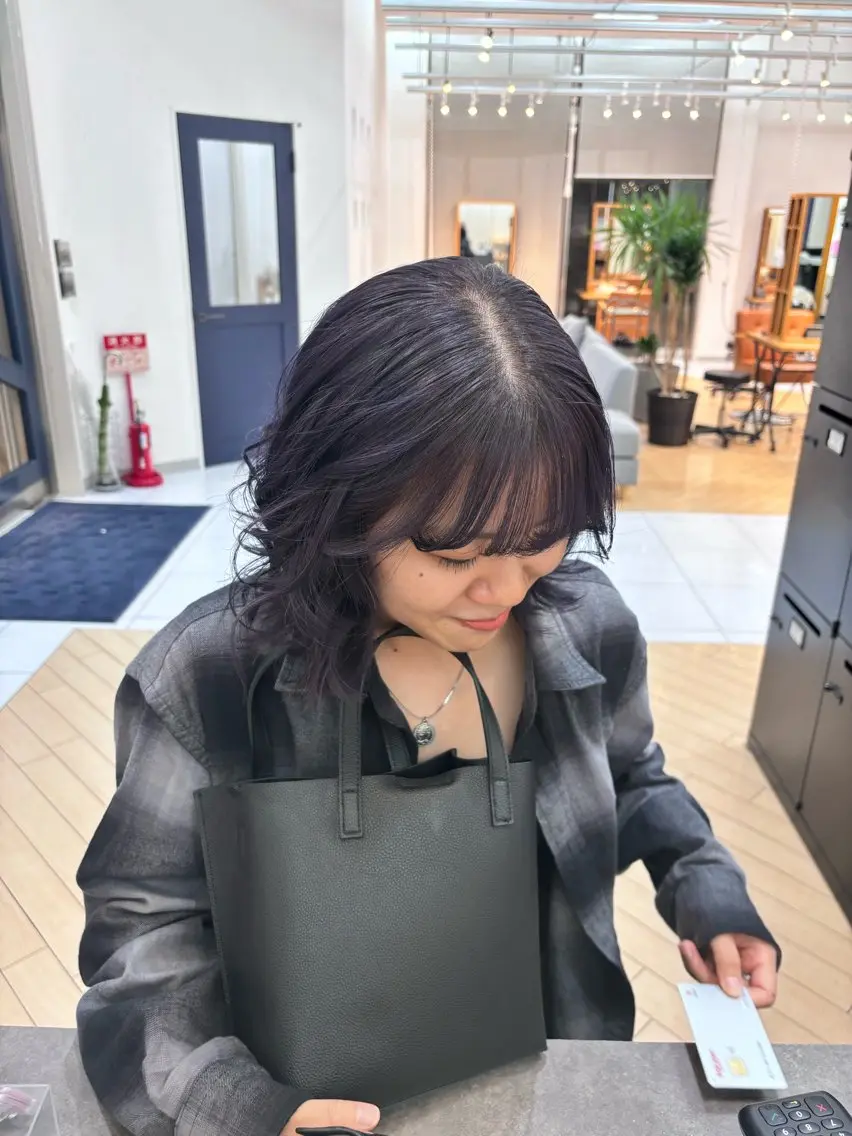 カラー ラベンダーカラー ヘアカラー 楢本 莉子のヘアスタイル