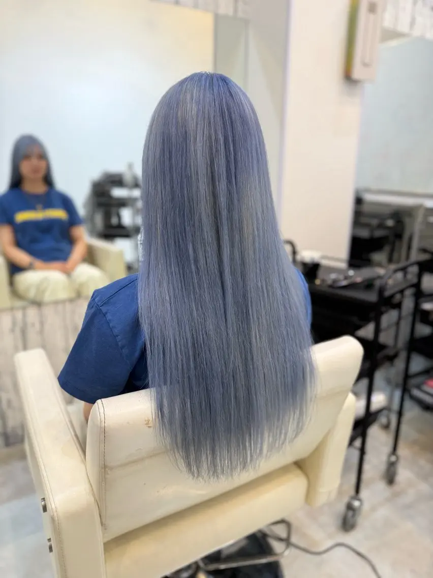 ロング カラー ブリーチ ブルーカラー ケアブリーチ ヘアカラー レディースモデル募集 角快利のヘアスタイル