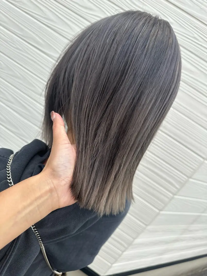 ショート ヘアカラー 半田 知穂のヘアスタイル