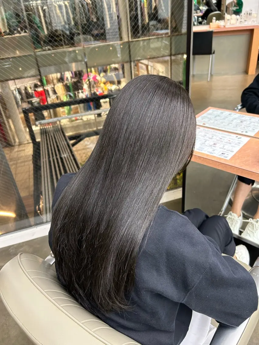 ロング カラー ヘアアレンジ ダークグレー ダークグレージュ グレージュ 🌼REINA 🌼韓国ボブ🌼赤坂のヘアスタイル