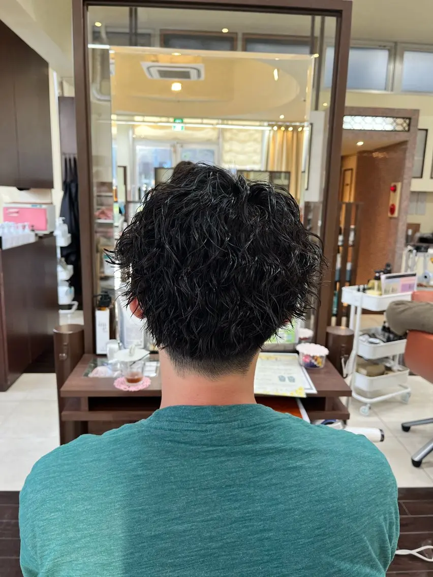 ショート パーマ メンズ センターパート メンズパーマ ツイストスパイラルパーマ 刈り上げ スパイラルパーマ 🧊メンズ特化🧊 高木航希のヘアスタイル