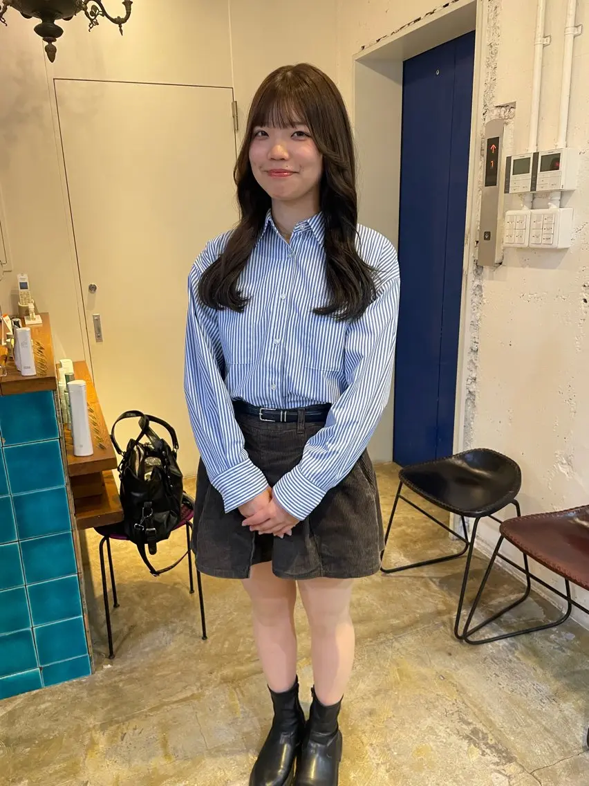 ロング カラー グレージュ オリーブグレージュ オリーブグレー MIOベージュカラー 柔らかいカラーのヘアスタイル