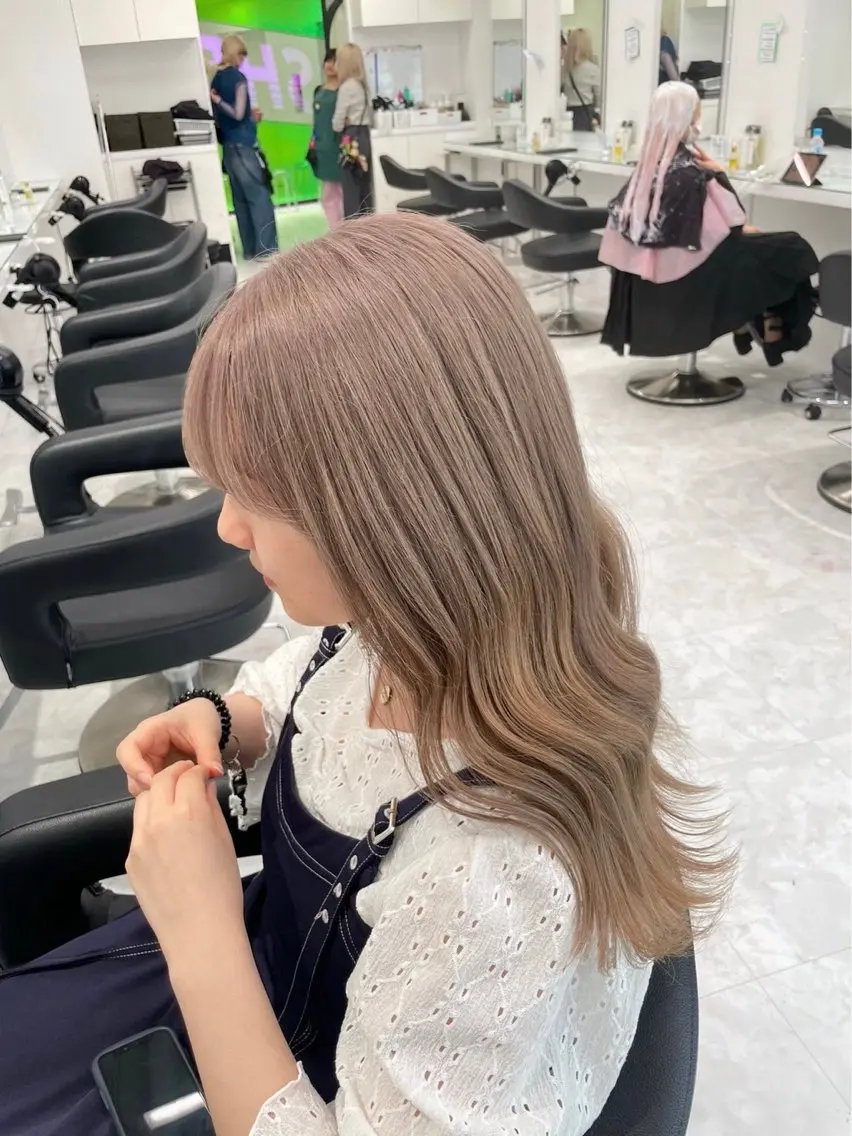 ミディアム ブラウンベージュ🤎 ブリーチなし🤎のヘアスタイル