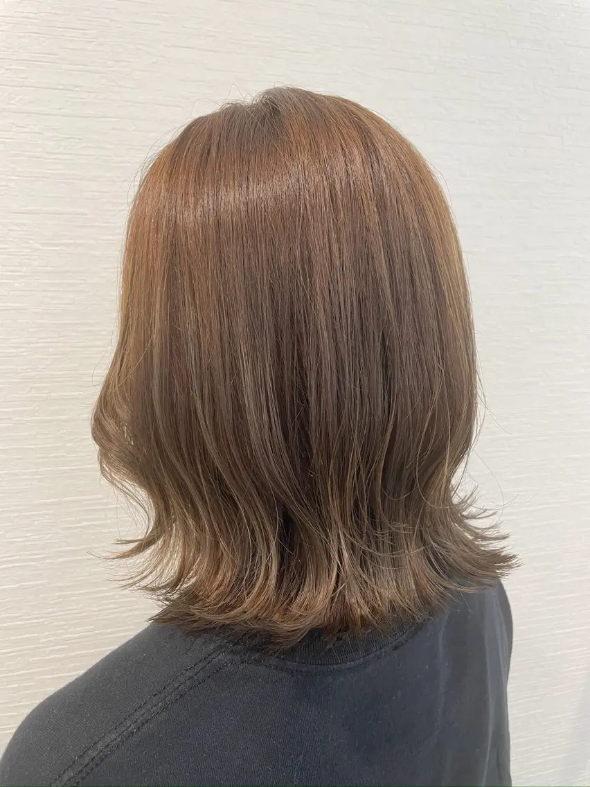 ミディアム カラー ブラウンカラー ナチュラルブラウン くびれヘア カット トリートメント Amour なぐらのヘアスタイル