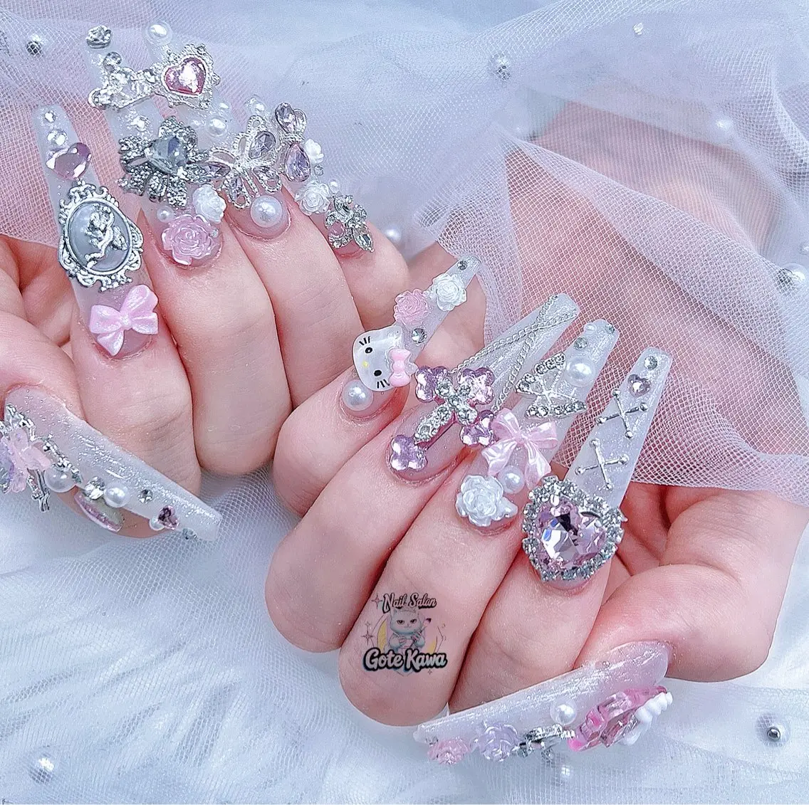 ネイル アートネイル キラキラネイル スカルプネイル ハンドネイル ハンドケア Gote Kawa nail salonのネイルデザイン