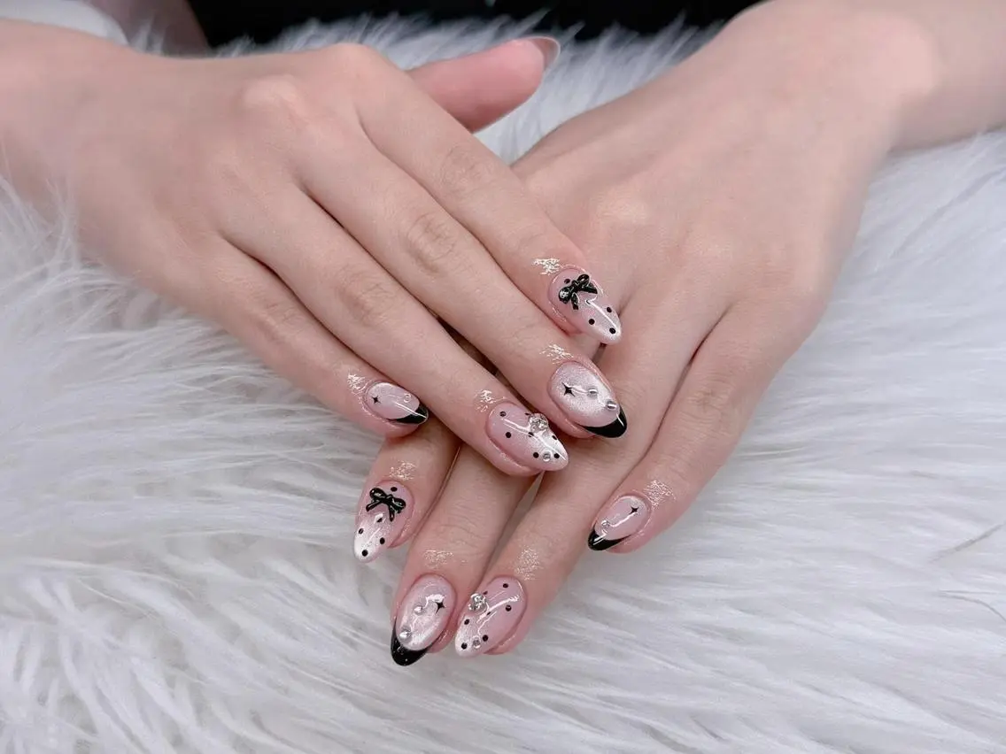 ネイル フレンチネイル ロングネイル 持ち込み ストーンネイル ワンホンネイル Melia Nailsのネイルデザイン