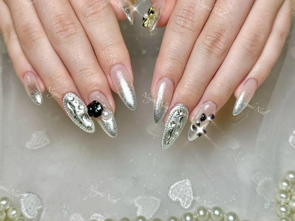 ネイル 🦋 Queenieのネイルデザイン