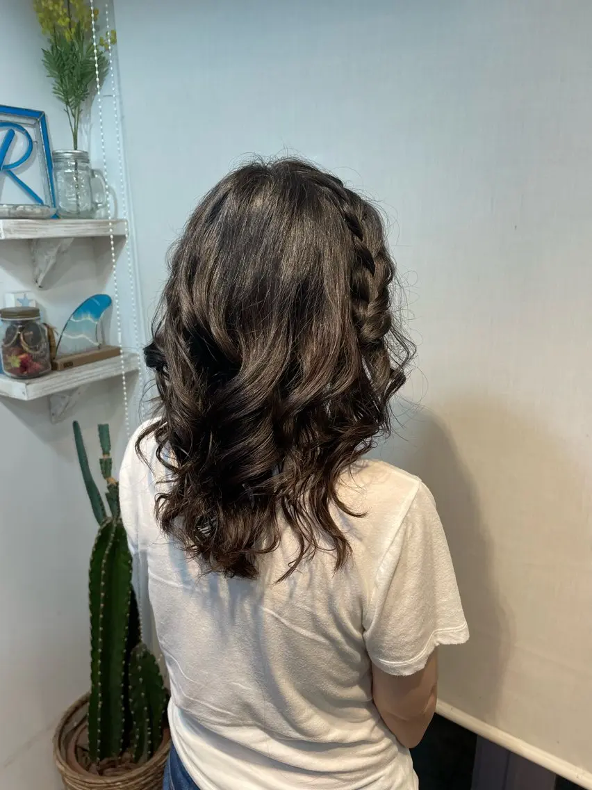 ヘアアレンジ 三つ編み 艶カラー/暖色カラー RENAのヘアスタイル
