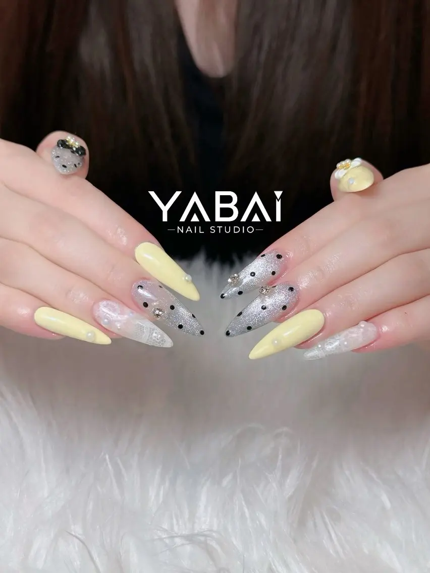 ネイル ドット キラキラネイル 韓国ネイル レース ロングネイル YABAI NailStudioのネイルデザイン