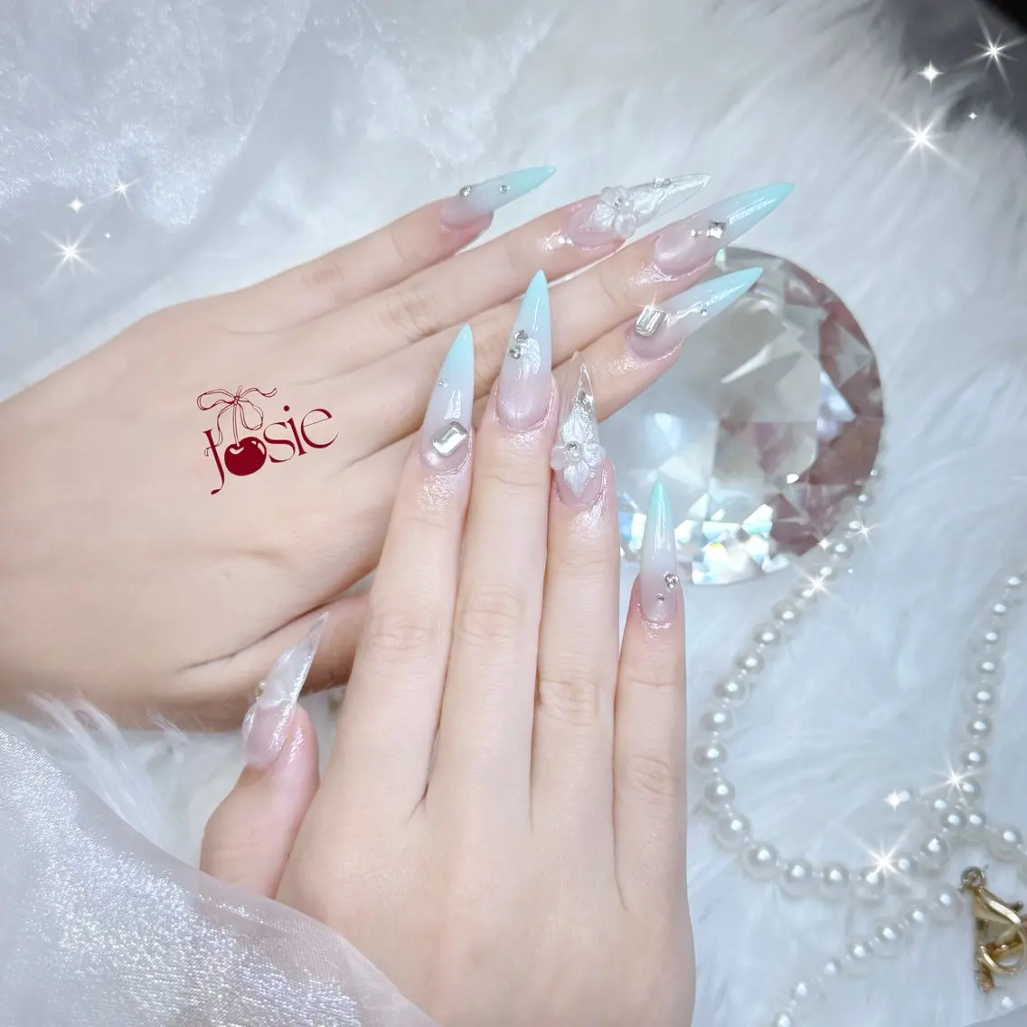 ネイル フレンチネイル ガーリー ガラスフレンチ 氷ネイル・うるうるネイル キラキラネイル ハンドネイル JOSIE nail studioのネイルデザイン