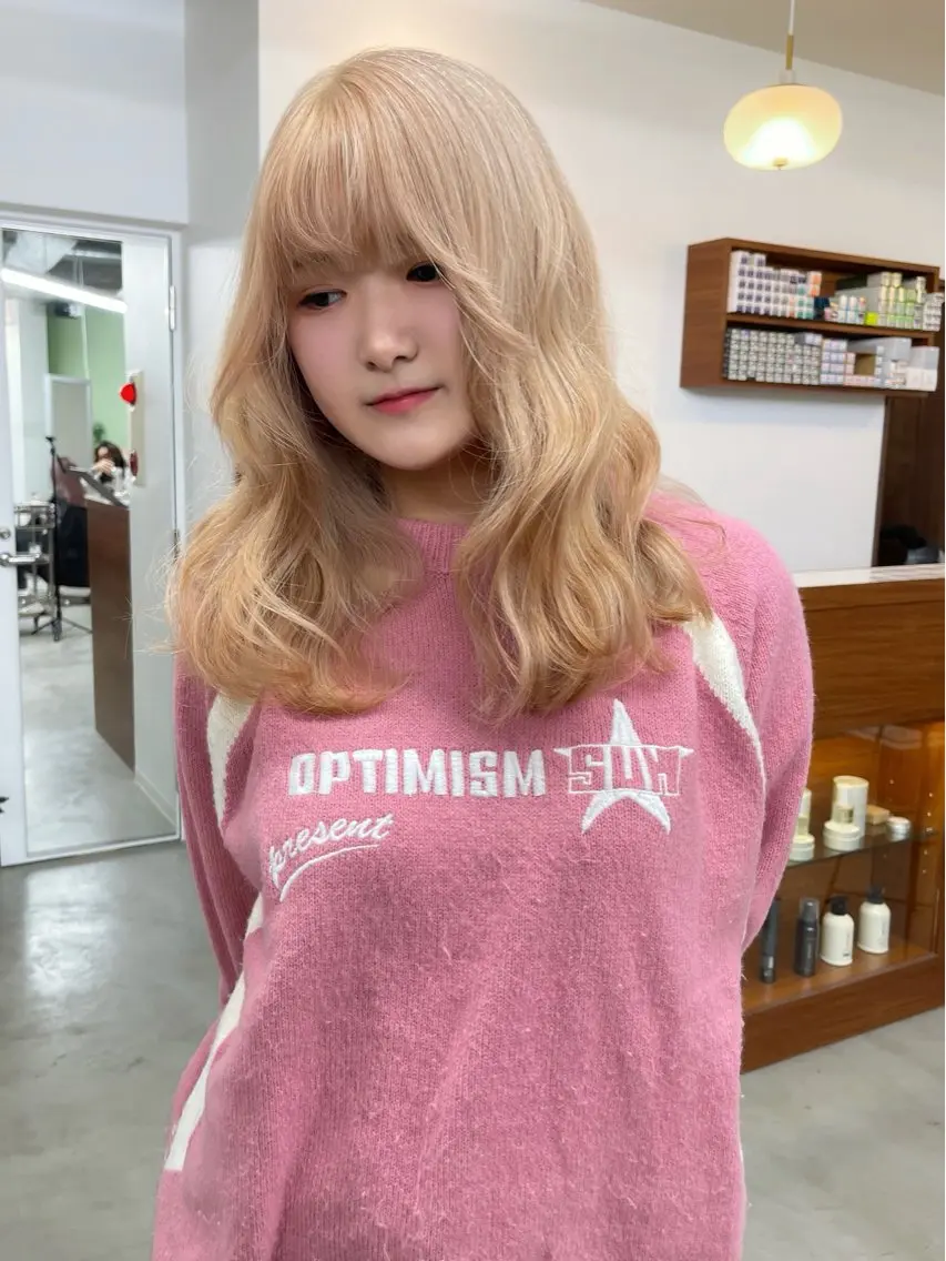セミロング カラー ヘアアレンジ ベージュカラー ブリーチ ミルクティーベージュ カット ヘアカラー キダアヤカ/ 梅田/ベージュカラーのヘアスタイル
