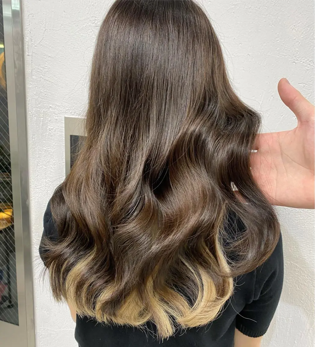セミロング カラー ヘアアレンジ ブリーチダブルカラー 元町三宮/三ノ宮のヘアスタイル
