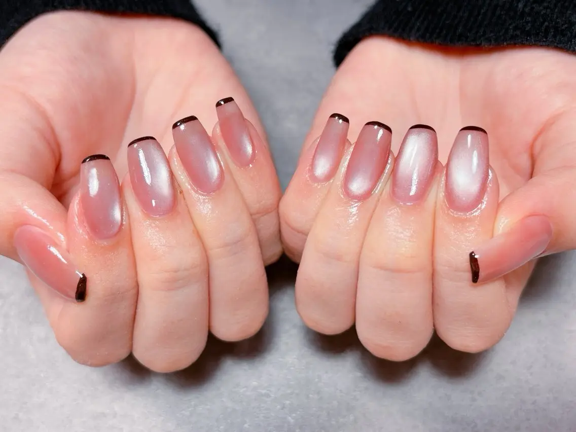 ネイル アートネイル ブラウン 桜ネイル フラワーネイル マグネットネイル ハンドネイル ハンドケア 💫ゆか_ Nailartistのネイルデザイン