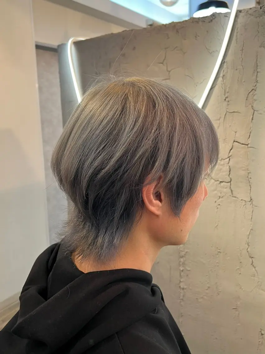 カラー メンズ メンズブリーチ メンズハイトーン メンズウルフカット ブリーチ 透明感カラー カット ヘアカラー トリートメント いぐちしょうた🫧 VISAGEbaskのヘアスタイル