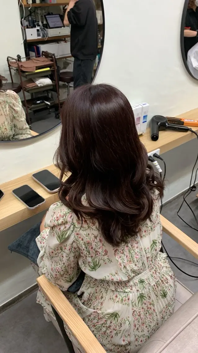 セミロング ピンクブラウン ヘアカラー トリートメント 照井 耀のヘアスタイル