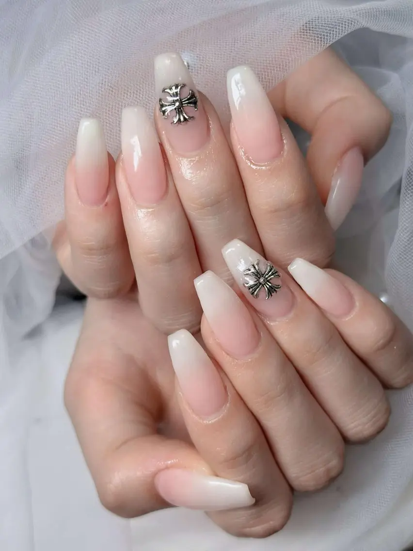 ネイル オーロラネイル フレンチネイル ジェルネイル ハロウィン キラキラネイル H.baby Nail Salonのネイルデザイン