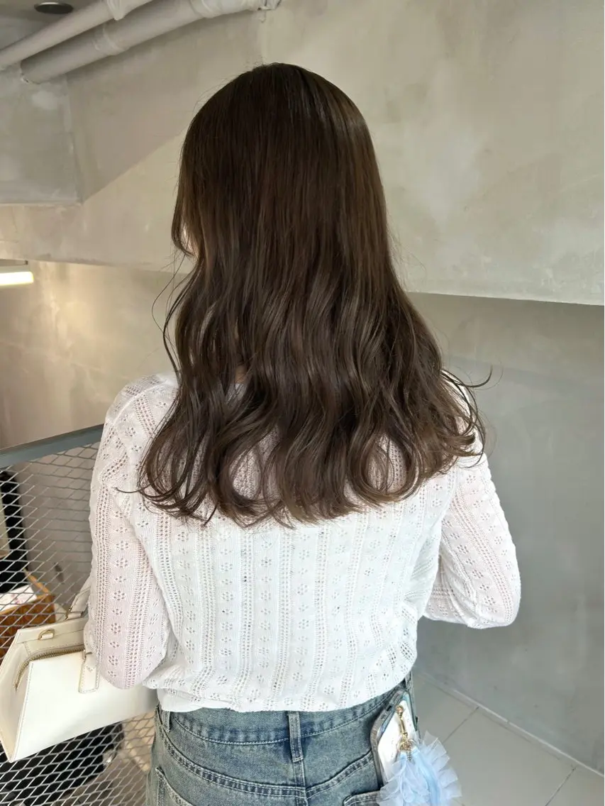 ロング カラー グレージュ オリーブグレージュ オリーブグレー カット ヘアカラー トリートメント 透明感カラー🫧 nanohaのヘアスタイル