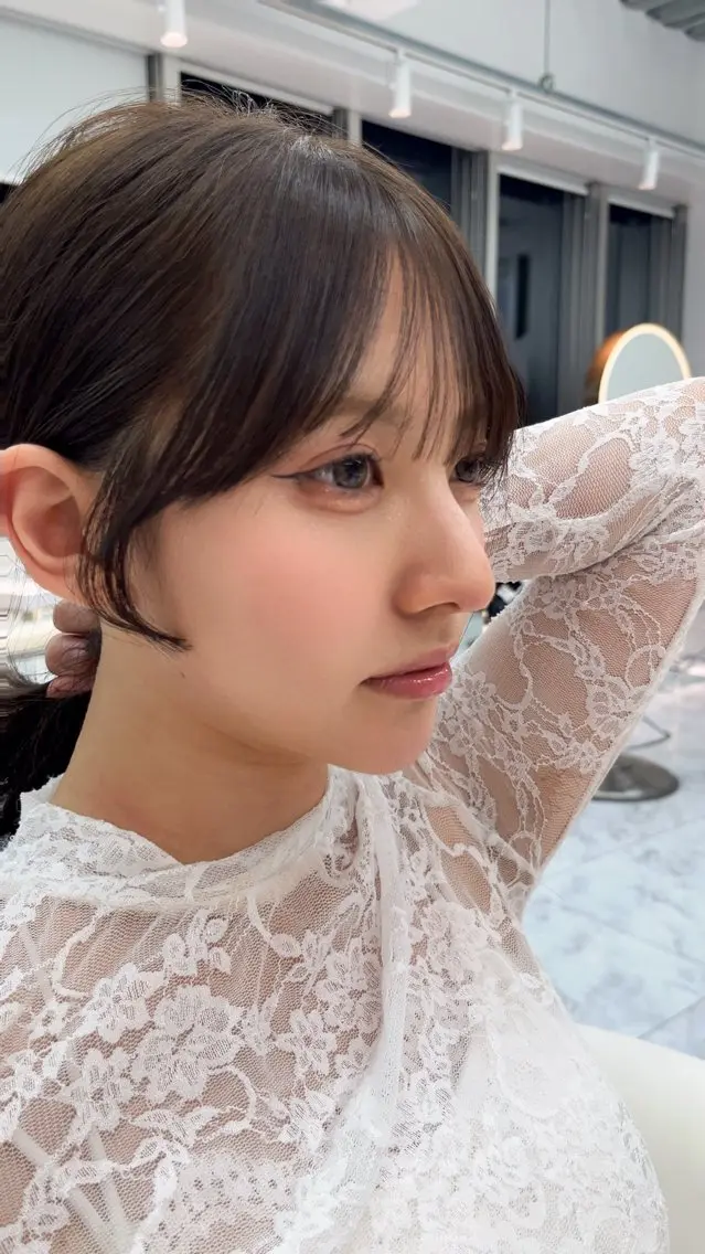 ミディアム カット 💖しの💖韓国ヘア レイヤーカットのヘアスタイル
