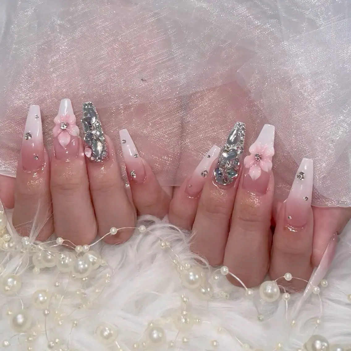 ネイル オーロラネイル 長さ出し フラッシュネイル フレンチネイル ジェルネイル ハンドネイル ハンドケア CiCi Nail Salonのネイルデザイン